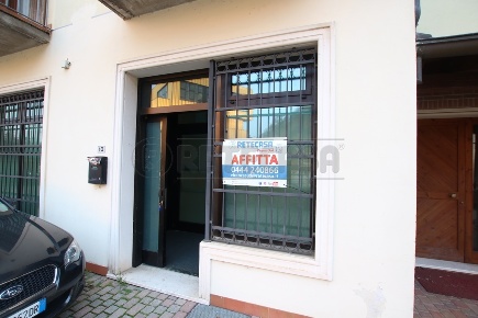 Foto Locale commerciale in Via Torri, Arcugnano di 109 m² con 1 locali