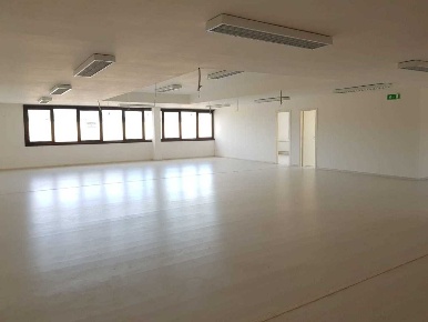 Foto Ufficio in Viale Castruccio Castracani, Lucca San Vito di 250 m²