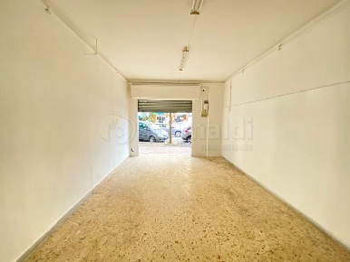 Foto Locale commerciale a Giugliano in Campania Maristi - Ospedale di 35 m²