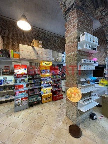 Foto Attività commerciale in Via dei Mille 88, La Spezia Centro Storico