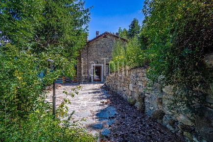 Foto Attività commerciale in Frazione Arsanieres 6, Gignod di 250 m²