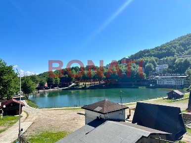 Foto Attività commerciale a Ventasso di 1000 m² con 10 locali in vendita