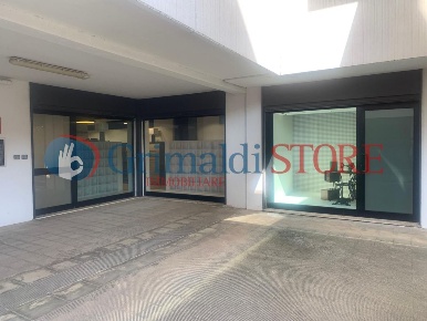Foto Locale commerciale in Via Pacinotti 19, Campi Salentina di 502 m²