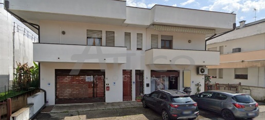 Foto Locale commerciale in Via de Polzer RO, Rovigo Commenda, San Bortolo