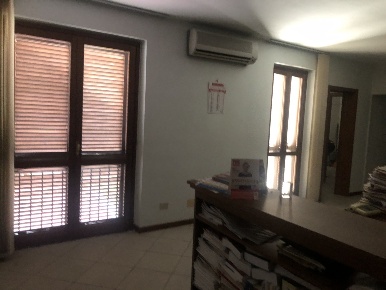 Foto Ufficio a Montignoso di 60 m² con 2 locali in affitto