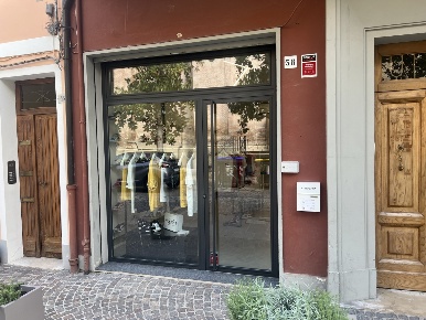 Foto Locale commerciale in via C. B. Cavour 38, Crevalcore Centro di 36 m²