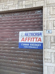 Foto Attività commerciale a Montecchio Maggiore Centro di 75 m² in affitto