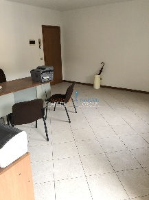 Foto Ufficio in Via Roma 170, Montignoso Capanne, Prato di 45 m² in vendita