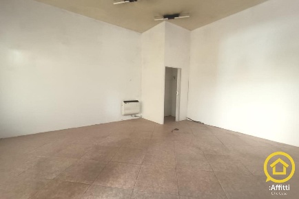 Foto Locale commerciale in Via Zeffirino Re, Cesena Centro Storico di 30 m²