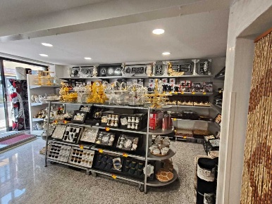 Foto Locale commerciale in Via Vittorio Veneto 588, Presezzo di 50 m²