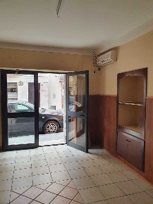 Foto Locale commerciale in Piazza Ardito Pietro 32, Lamezia Terme di 25 m²