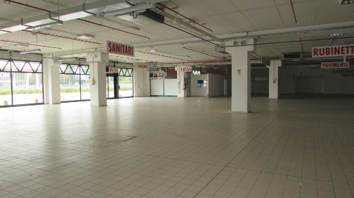 Foto Locale commerciale in VIA EINAUDI, Civitanova Marche di 3308 m²