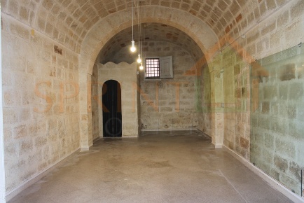 Foto Locale commerciale in Via Cialdini 36, Monopoli Centro di 50 m²