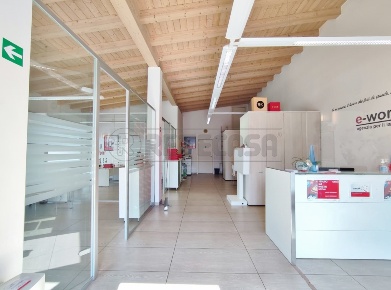 Foto Locale commerciale in via valle 15, Arzignano Centro di 110 m²