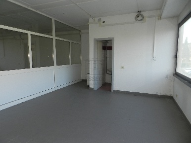 Foto Ufficio a Porcari Centro di 120 m² con 2 locali in affitto