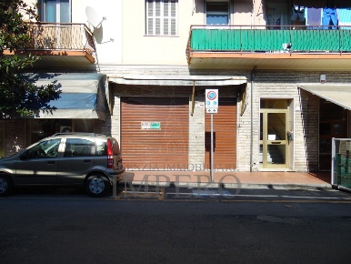 Foto Locale commerciale a Ventimiglia Centro Città di 53 m² con 3 locali