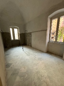 Foto Locale commerciale in Piazza San Giorgio, Sarzana Centro di 82 m²