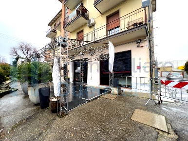 Foto Locale commerciale a Ozzano dell'Emilia Centro di 900 m² con 5 locali