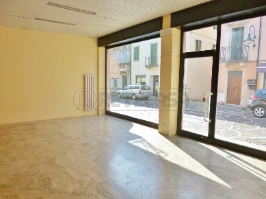 Foto Locale commerciale a Montebello Vicentino di 108 m² in affitto