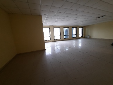 Foto Ufficio in Via per Corte Ceccotti, Lucca di 120 m² con 1 locali