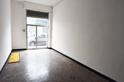 Foto Locale commerciale in via archimede 167r, Genova Marassi di 50 m²