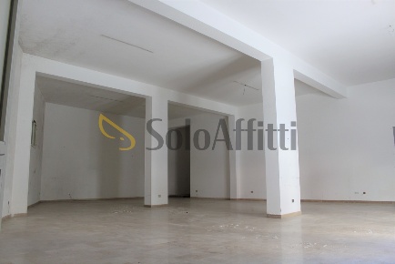 Foto Locale commerciale a Sciacca di 160 m² con 2 locali in affitto