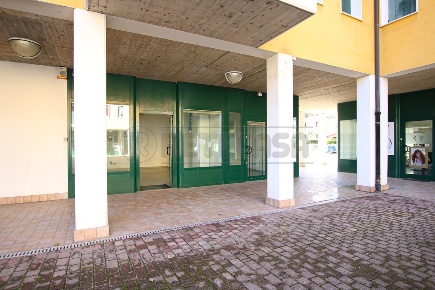 Foto Locale commerciale in Via Monte Lungo, Arcugnano di 70 m² con 2 locali