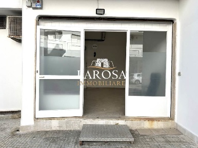 Foto Attività commerciale a Melendugno San Foca di 66 m² con 1 locali