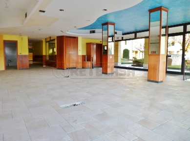 Foto Locale commerciale a Montebello Vicentino Centro di 349 m² in affitto