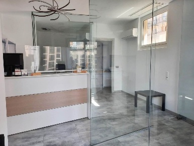 Foto Ufficio a Spotorno di 40 m² con 3 locali in affitto