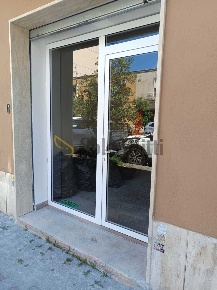 Foto Attività commerciale a Latina di 40 m² con 2 locali in affitto