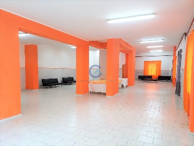 Foto Ufficio a Catanzaro Sala di 250 m² con 2 locali in vendita