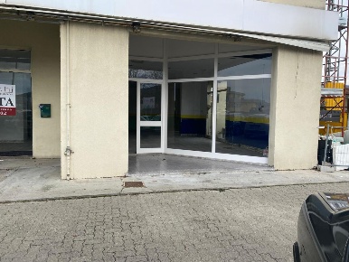 Foto Locale commerciale a Sarzana Trinità, Battifollo di 122 m² in affitto