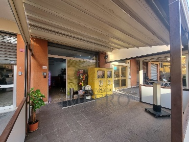 Foto Attività commerciale in Via Dante Alighieri 34, Ventimiglia di 49 m²