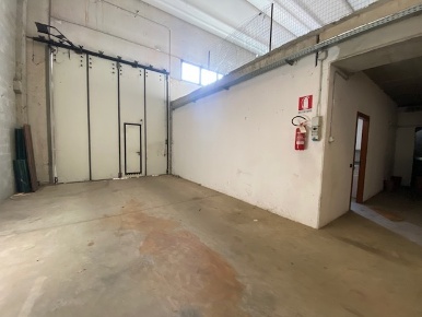 Foto Magazzino a Cadorago Cadorago Caslino Al Piano di 480 m² con 3 locali