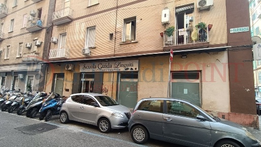 Foto Locale commerciale in Via Genova 112, Napoli Vasto di 200 m²