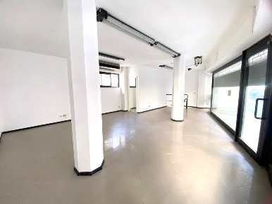 Foto Locale commerciale a Sassari Porcellana di 50 m² con 2 locali