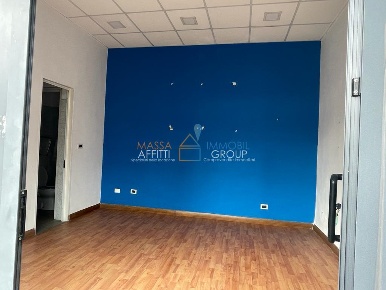 Foto Locale commerciale in Via San Leonardo 376, Massa di 17 m² in vendita