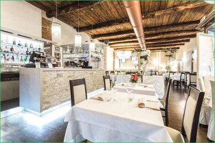 Foto Attività commerciale in pacini, Lucca Sant'Anna di 163 m² con 2 locali