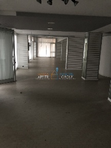 Foto Locale commerciale in Via Werther Muttini 17, Carrara di 350 m²