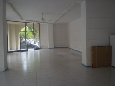 Foto Locale commerciale in Viale Giosuè Carducci, Lucca Sant'Anna di 200 m²