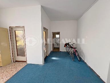 Foto Locale commerciale a Brugnera Centro di 60 m² con 4 locali in vendita