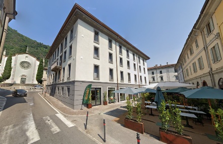 Foto Locale commerciale in Piazza Giovanni Amendola 11, Como Sant'Agostino