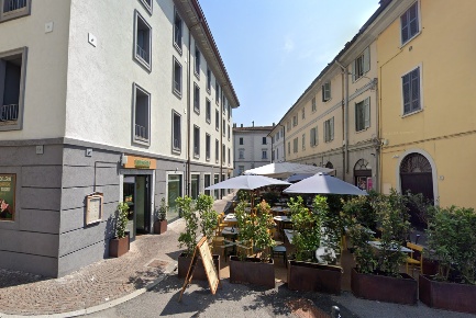 Foto Locale commerciale in Piazza Giovanni Amendola 11, Como Sant'Agostino