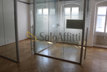 Foto Ufficio a Bolzano Centro di 130 m² con 4 locali in affitto