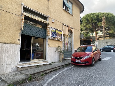 Foto Locale commerciale a Genova di 105 m² con 3 locali in vendita