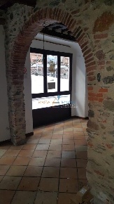 Foto Locale commerciale a Massa di 65 m² con 2 locali in affitto