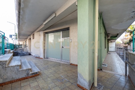 Foto Locale commerciale in Via Antonio Gramsci 3434, Fiumefreddo di Sicilia