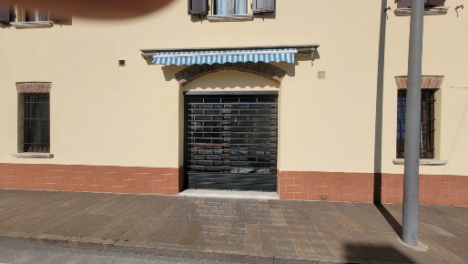 Foto Locale commerciale in VIA DANTE, Manerbio Centro di 50 m² con 1 locali