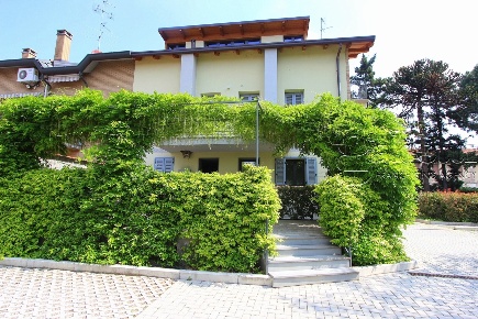 Foto Attività commerciale in viale villoresi, Nerviano Centro di 165 m²